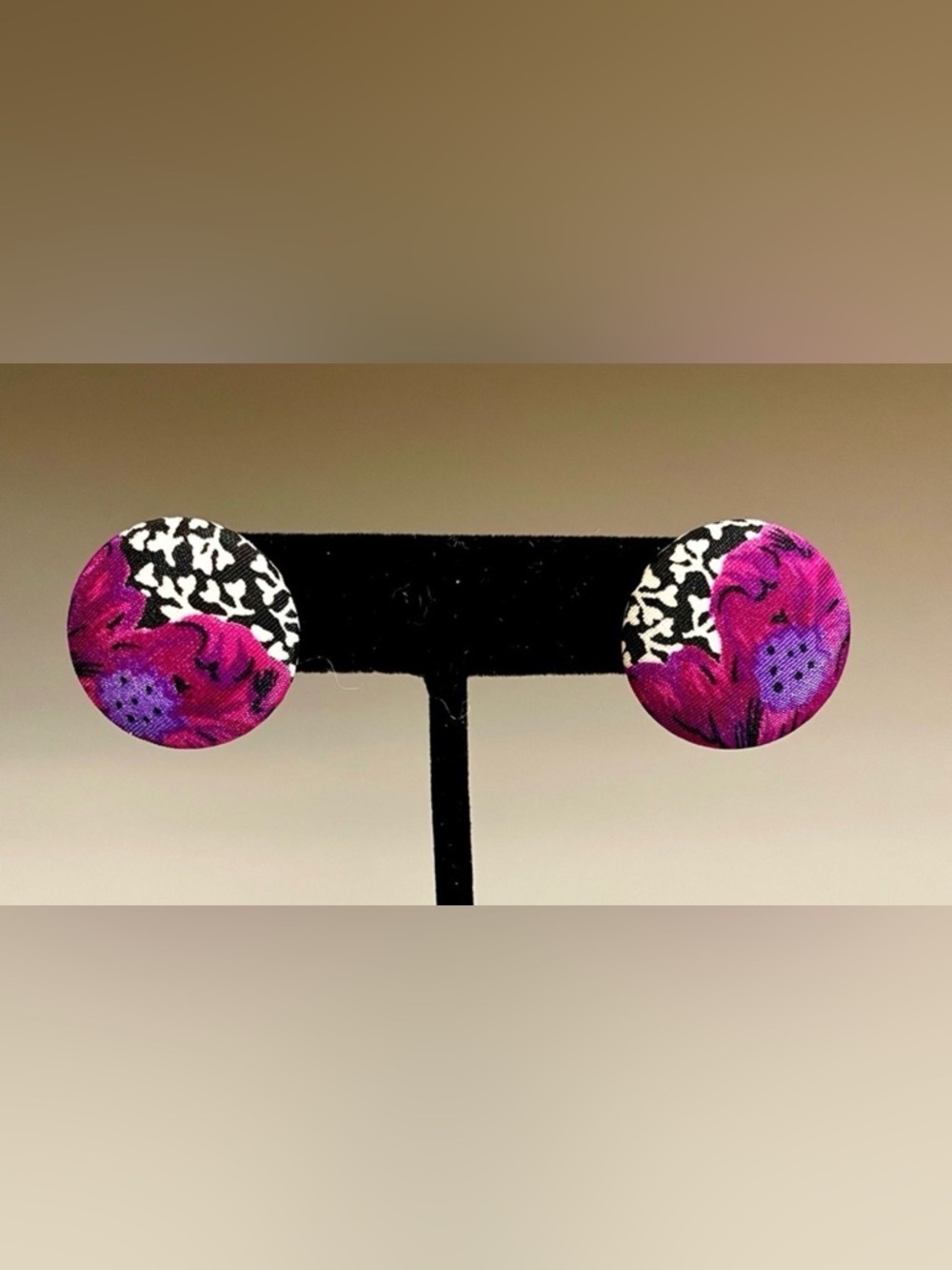 Vintage Floral Fabric Button Pink Black White Flower Stud Earrings Houndstooth